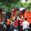 Cegah Genangan di Musim Hujan, Jajaran Pemkot Surabaya Terus Kerja Bakti Bersihkan Sampah di Saluran