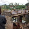 Penyangga Jembatan Jalan Nasional Probolinggo-Lumajang Ambrol