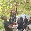 Serunya Panen Sayur dan Petik Buah Segar di Petro Agrifood Expo