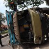 As Kemudi Lepas, Truk Terguling Tutup Ruas Jalan Jombang Menuju Surabaya