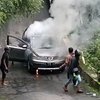 Tidak Kuat Nanjak, Mobil Terbakar di Jalur Cangar - Pacet Mojokerto