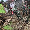 Gempa Susulan di Malang Membuat Warga dan TNI Berhamburan Lari