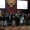 Anggota DPRD Jatim Hadiri Sidang Paripurna Bersarung