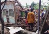 Hujan Deras Disertai Angin Kencang,Rumah di Probolinggo Roboh