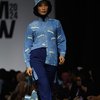 Batik Kontemporer Pewarna Alami Kota Mojokerto Melenggang di JMFW 