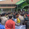 
Petani Mojokerto Demo Perhutani, Khawatir Lahan Tergusur Tanaman Tebu 
