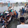 Perahu Tenggelam, Lima Jam 11 Nelayan Situbondo Bertahan Hidup di Tengah Laut