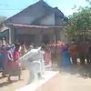 Proses Pemakaman Pasien Probable Covid-19 di Probolinggo Ricuh