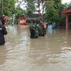 Tanggul Sungai Kali Lamong Jebol Rendam Pemukiman Tiga Desa di Mojokerto