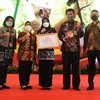 Bupati Ikfina Terima Penghargaan Anugerah Meritokrasi 2021