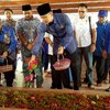 AHY Tabur Bunga di Makam Bung Karno