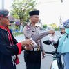 Ada Warok dan Jathil Bagi-bagi Takjil