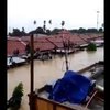 Banjir Sulsel, Warga Naik Atap Rumah Tunggu Evakuasi