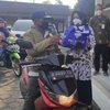 Pemkab Mojokerto Bagi Sembako CSR ke Pelaku Usaha dan PKL Wisata