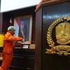 COVID-19, Gedung DPRD Jatim Disemprot Disinfektan