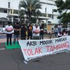 Aksi Warga Banyuwangi Tolak Tambang Emas Berlanjut Sampai Ditemui Gubernur