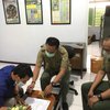 Wakil Ketua DPRD Jember Serahkan Kucing Hutan ke BKSDA untuk Dilepasliarkan
