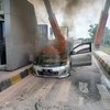 Diduga Selang Bensin Bocor, Mobil Terbakar di Pintul Tol Mojokerto-Jombang
