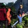 Tertimpa Tiang Listrik saat Hujan Angin, Warga Mojokerto Meninggal