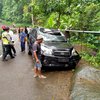 Tertimpa Dahan Pohon dan Tabrak Jembatan di Trawas, Sopir Mobil Tewas