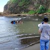 Polisi Bubarkan Ritual Berendam di Pantai Watu Ulo Jember