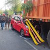 Kurang Konsentrasi, Pengemudi Mobil di Mojokerto Tewas Tabrak Belakang Truk