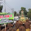 Peringati Maulid Nabi Muhammad SAW, Warga Ajung Jember Berebut Jajanan Tradisional