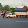 Diduga Mengantuk, Pengemudi Sedan Tewas Tabrak Truk Parkir di Jalan Raya Trowulan