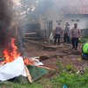 Polri dan TNI Bakar Arena Judi Sabung Ayam di Pungging Mojokerto