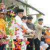 Pj Wali Kota Mojokerto dan Keluarga Korban Salat Gaib dan Tabur Bunga di Muara Sungai