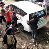 Heboh Bocah Tidur Terkunci Dalam Mobil, Ditinggal Orang Tua Makan