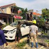 Pohon Besar Timpa Mobil di Mojokerto, Sopir Selamat