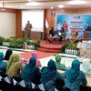 Satpol PP Kota Probolinggo Sosialisasi Bahaya Rokok Ilegal pada Ibu-Ibu Pengurus Organisasi