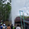 Warga Heboh, Sumur Bor di Sampang Semburkan Air Setinggi 15 Meter
