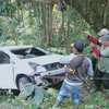Mengantuk, Mobil Dikemudikan Pemuda Terjun ke Jurang di Jalur Cangar-Pacet