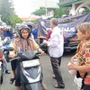 Perkuat Kepedulian dan Toleransi, Bamag Gresik Bagikan Takjil