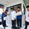 Apresiasi Pemkab, Penjaga Palang Pintu Kereta Terima Paket Sembako