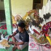 Menjelang Agustusan, Pembuat Kostum Karnaval Berbahan Limbah di Jombang Banjir Pesanan