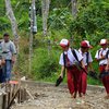 Jalan Becek Jadi Ujian Anak-Anak Desa Kromong Sebelum Sekolah Dimulai