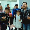 Gus Yani Dampingi Tiga Anak PMI dari Malaysia Hingga ke Kampung Halaman