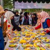 Pererat Ukhuwah di Bulan Suci, Unesa Bagikan 2.000 Takjil Gratis