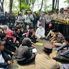 Demo Tuntut Pilkades Digelar, Massa Sindir Bupati dan Ketua DPRD Sampang
