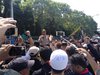 Kapolrestabes Surabaya Bubarkan Kedua Demonstran