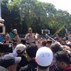 Kapolrestabes Surabaya Bubarkan Kedua Demonstran