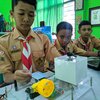 Cegah Anak Pakai Motor, Siswa SMP di Ponorogo Ciptakan Pendeteksi KTP untuk Menyalakan Motor
