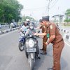 Hari Antikorupsi, Kejari Gresik Bagikan Gantungan Kunci Tikus