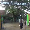 Tergenang Banjir, Siswa SMP di Madiun Diliburkan dan Bersihkan Kelas