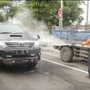 Semua Kendaraan Masuk Surabaya Disemprot Disinfektan