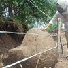 Warga Temukan Batu Pipi Tangga di Area Situs Kumitir, Diduga Bagian dari Bangunan Cagar Budaya
 