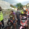 Wisata di Pacet Masih Ditutup, Pengendara Tanpa Masker Dihukum <em>Push</em> <em>Up</em>